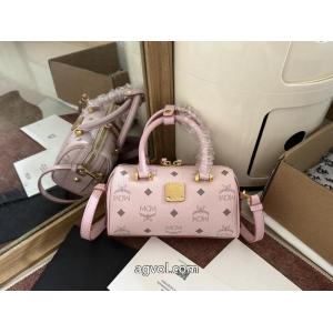 バッグブランド フェイクエムシーエム コピー海外大人気 注目のポイント おすすめ大人かわいい着こなし.
