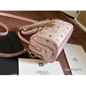 バッグブランド フェイクエムシーエム コピー海外大人気 注目のポイント おすすめ大人かわいい着こなし.